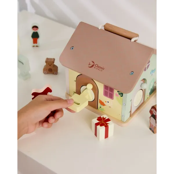 Classic World |  Ξύλινο Σπίτι με Κλειδαριές