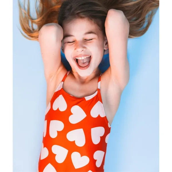 Swim Essentials | Ολόσωμο μαγιό με προστασία UPF50+ 6-8y - Red Hearts