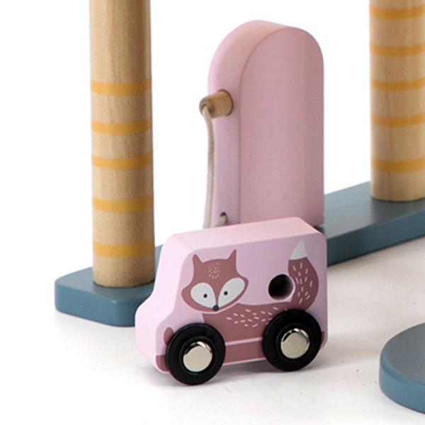 Viga | Ξύλινο πάρκινγκ αυτοκινήτων και ελικοπτέρου